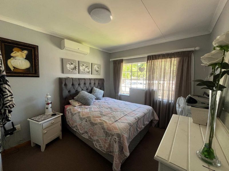 Immaculate 2-Bedroom Townhouse – Secure, Stylish & Low Maintenance - Photo 5