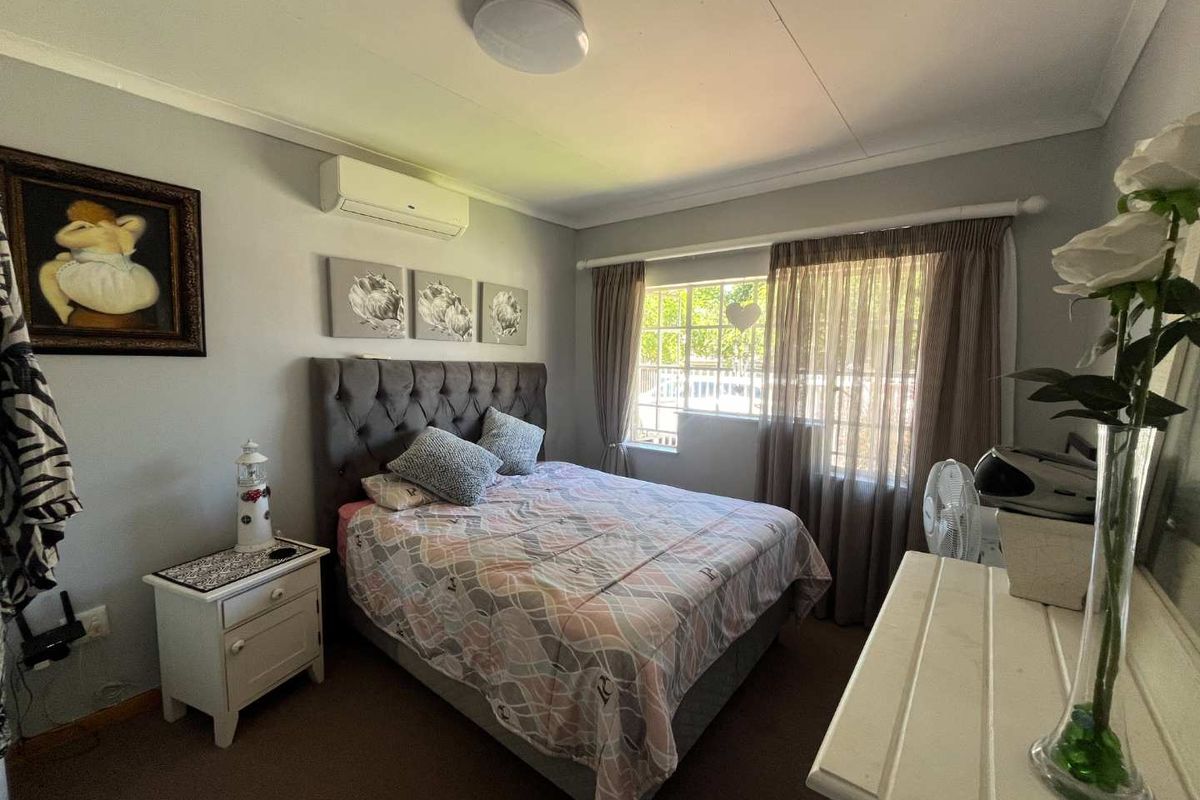 Immaculate 2-Bedroom Townhouse – Secure, Stylish & Low Maintenance - Photo 5