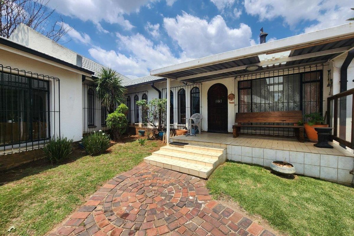 Spacious property in Verwoerdpark - Photo 2