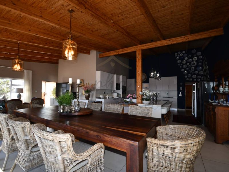 Exceptional 8 Bedroom Coastal Guesthouse / Multi Unit Investment Property - Swakopmund - Photo 3