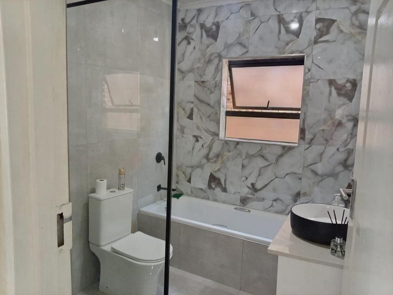 A  SPACIOUS APARTMENT - Photo 7