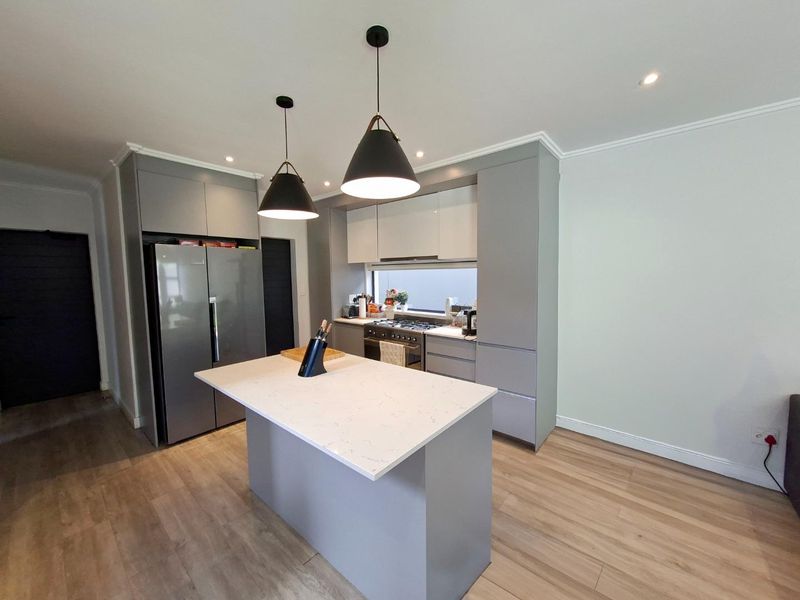 Stunning 3 bedroom, 3.5 bathroom cluster available in Bryanston - Photo 4