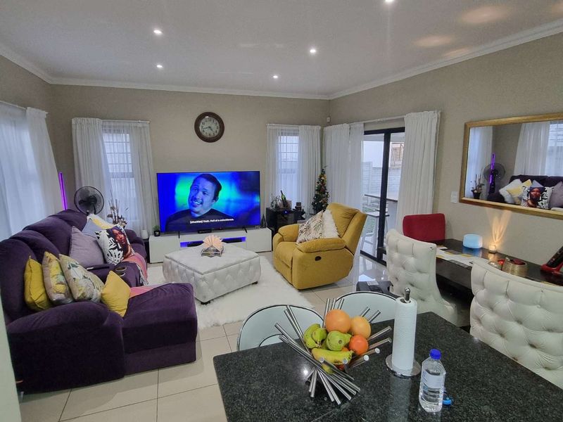 Exquisite 3 Bedroom Townhouse In Baysville - Photo 5