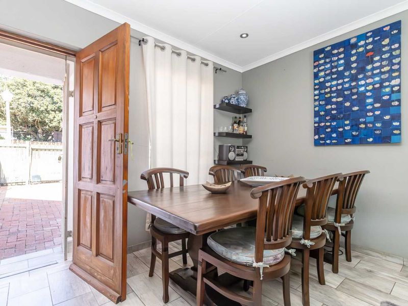 Cosy low maintenance cluster with potential for third bedroom - Photo 3