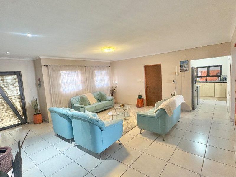 Family Home For Sale in Meersig - Photo 4