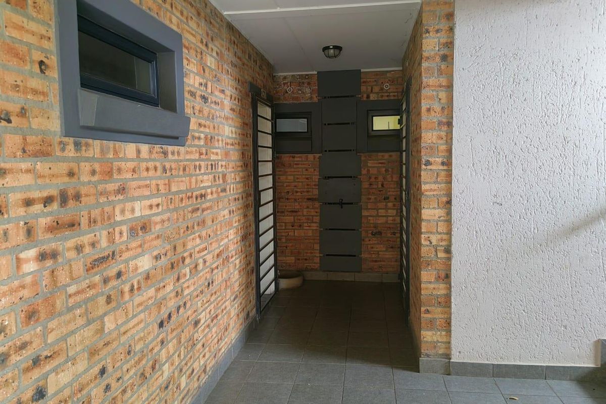 Ground floor Apartment R 575 000 -Eagles@Riverside - Photo 4