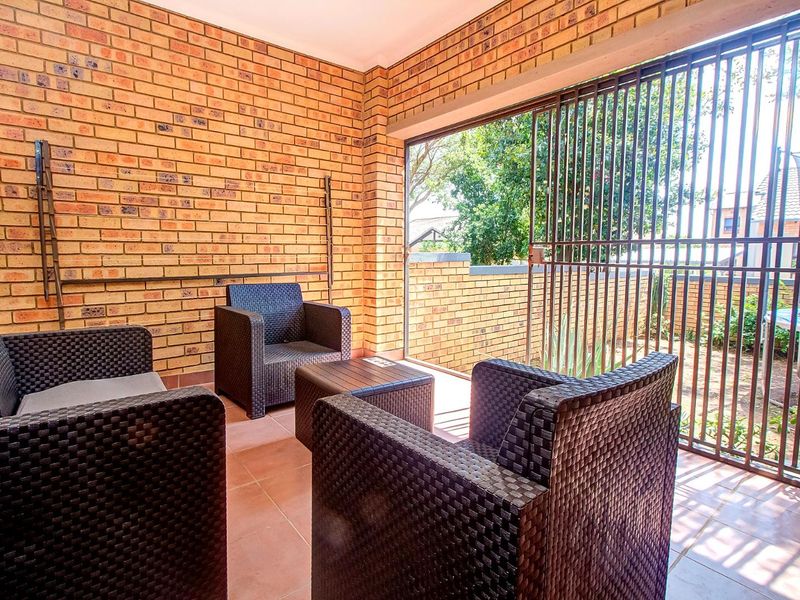 Modern, Well-Kept Townhouse in Prime Location - Photo 9