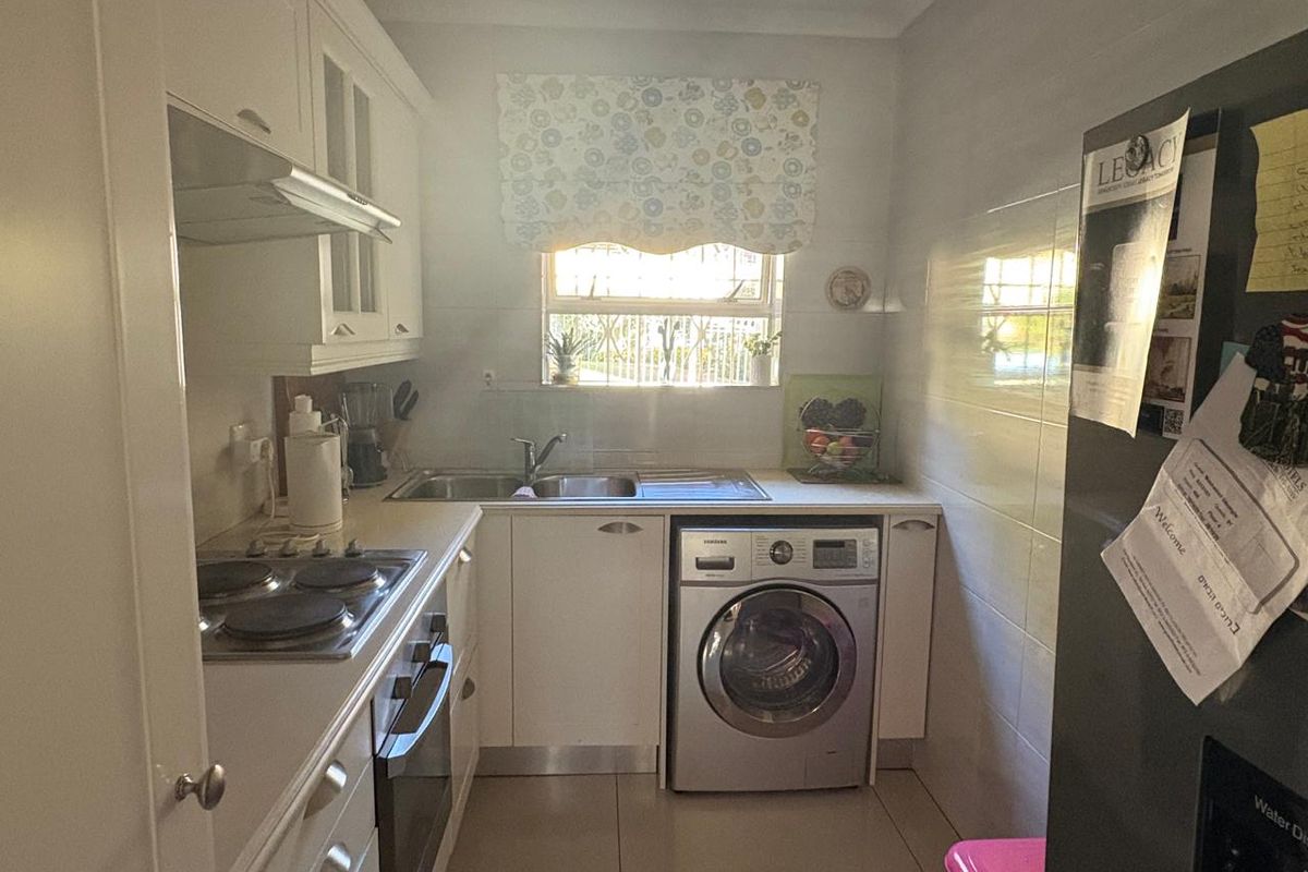 Renovated Garden Apartment in Prime Morningside Position - Photo 5