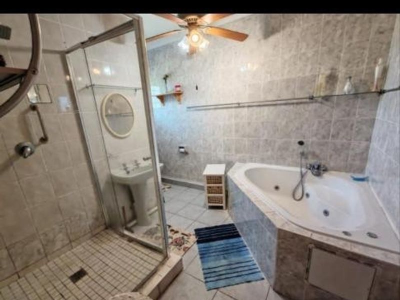 Spacious 3-Bedroom Home with Coastal Charm in Tongaat Central - Photo 8