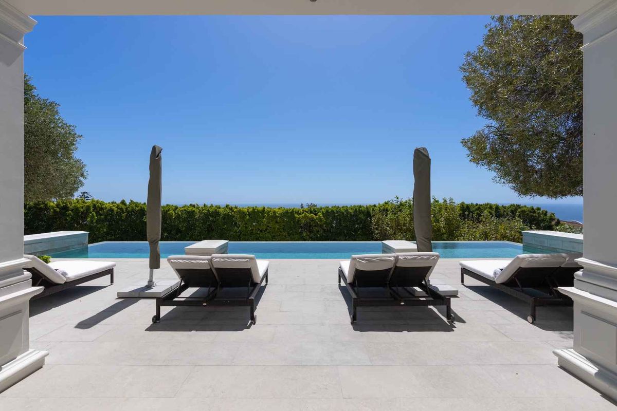 Elegant Masterpiece Set on Slopes of Lion's Head - Photo 4