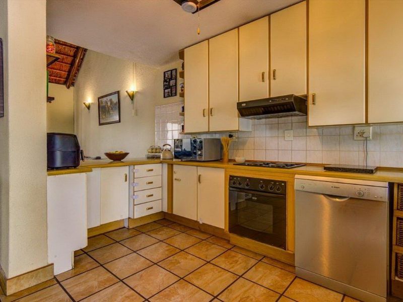 Neat and Spacious Cluster in Secure Complex - Photo 2