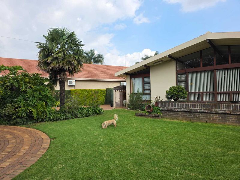 A True Gem in Horison Park with Residential and Business rights. - Photo 4