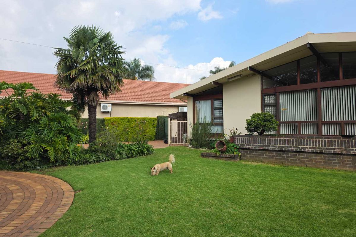 A True Gem in Horison Park with Residential and Business rights. - Photo 4