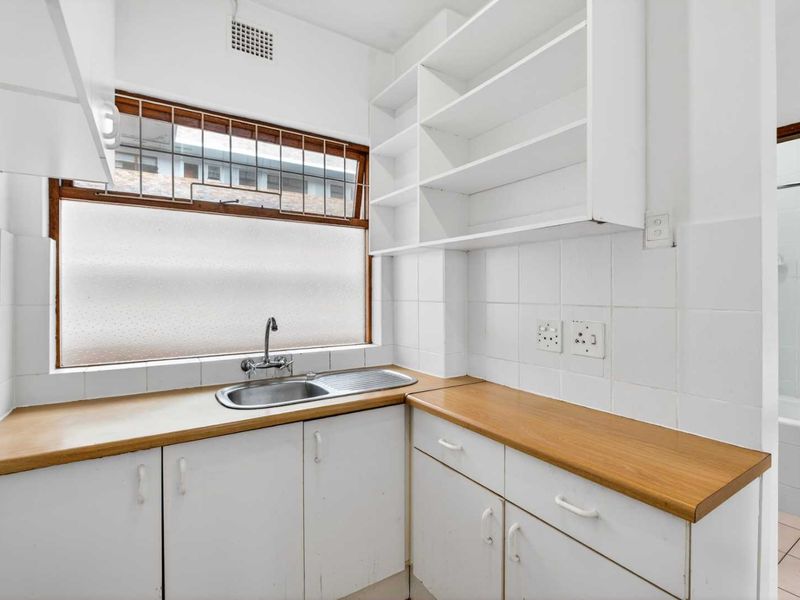 BEACHFRONT LIVING IN THE HEART OF SEA POINT - Photo 8
