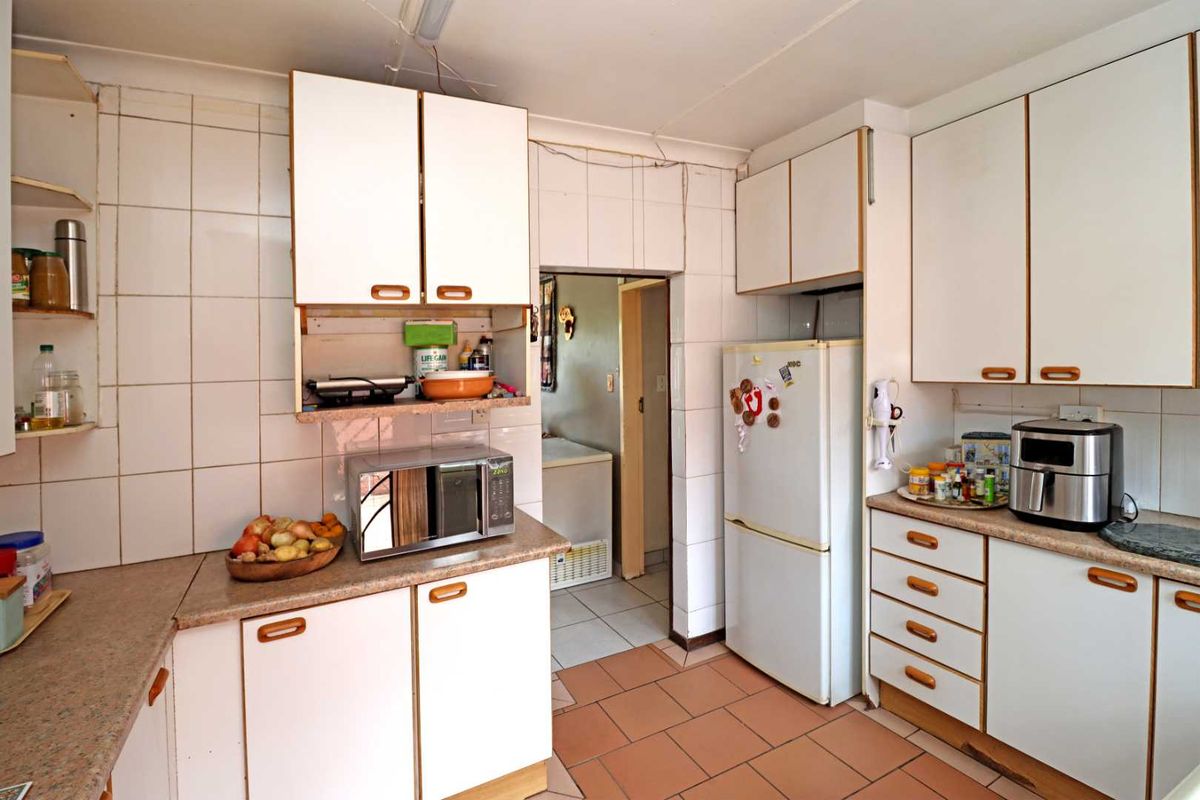 4-Bedroom Family Home with Dual Access, Pool & Double-Volume Workshop | Exclusive RNS - Photo 5