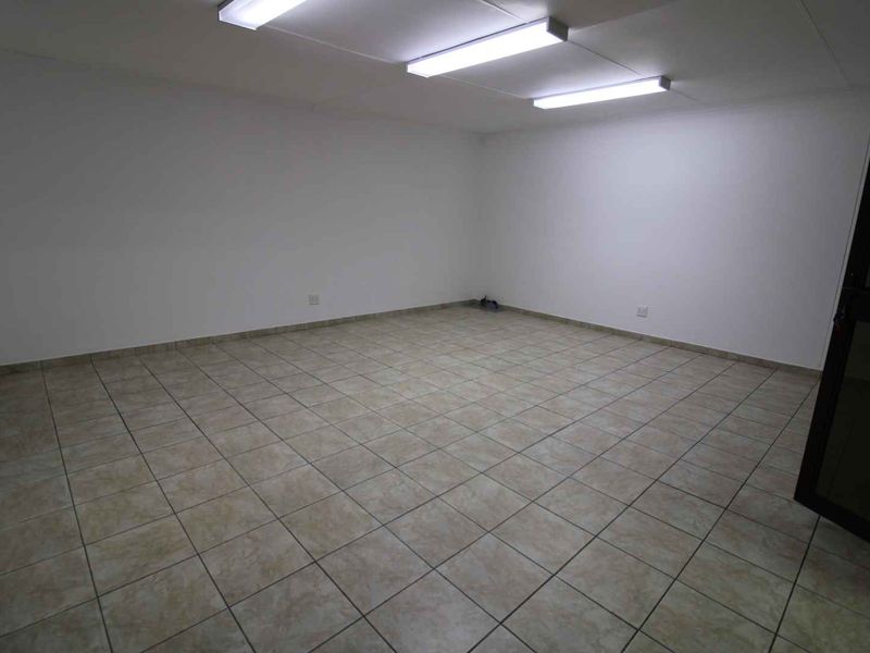 Well located on busy street close to schools. Perfect to Trade and stay. - Photo 5