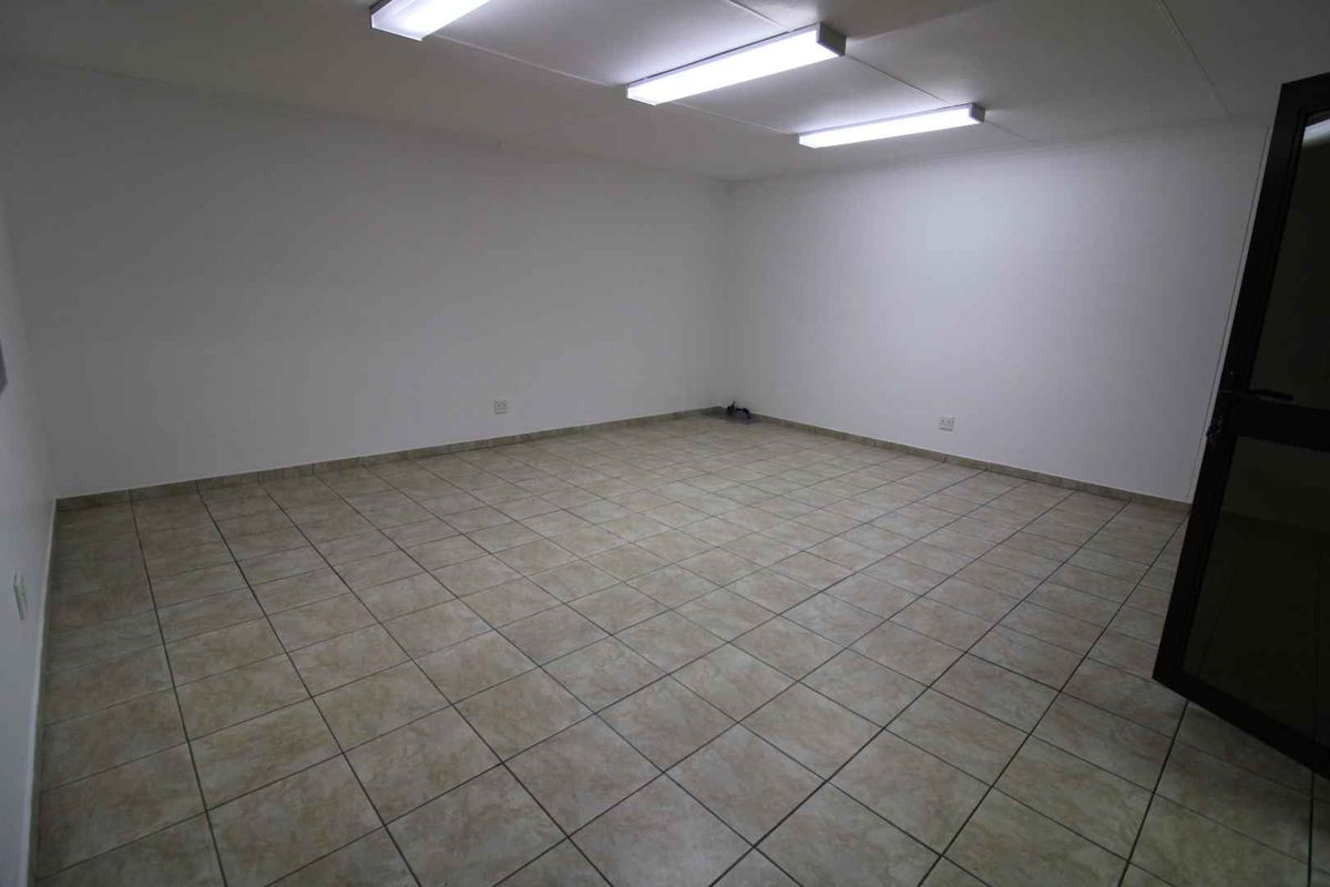 Well located on busy street close to schools. Perfect to Trade and stay. - Photo 5