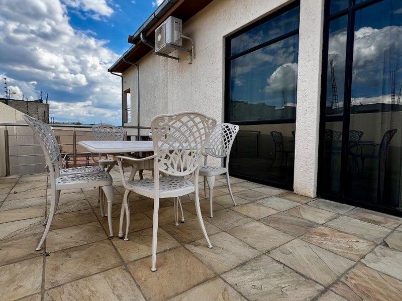 Spacious Modern House - Photo 6