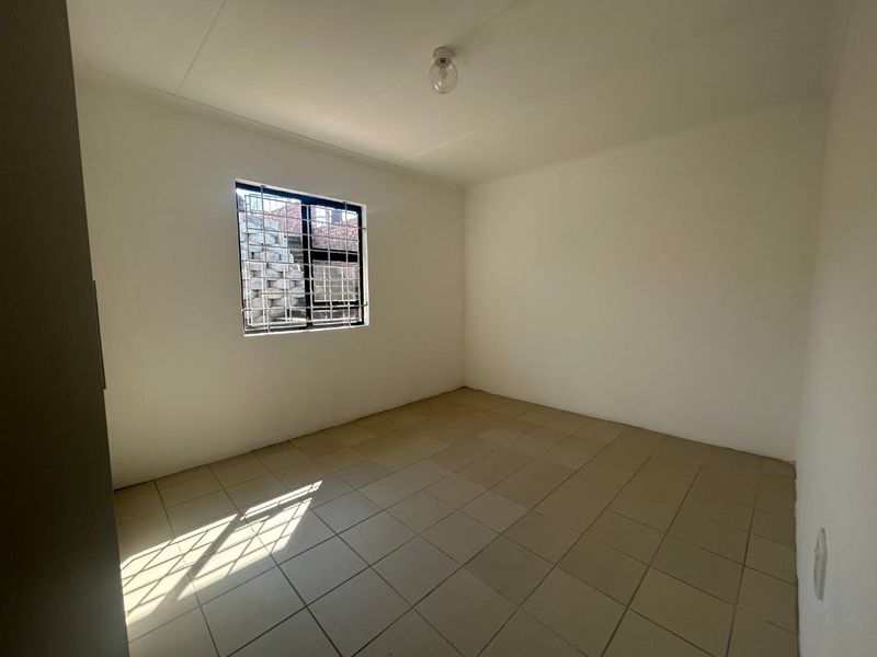 Charming 2 Bedroom House in Eastwood - Photo 8