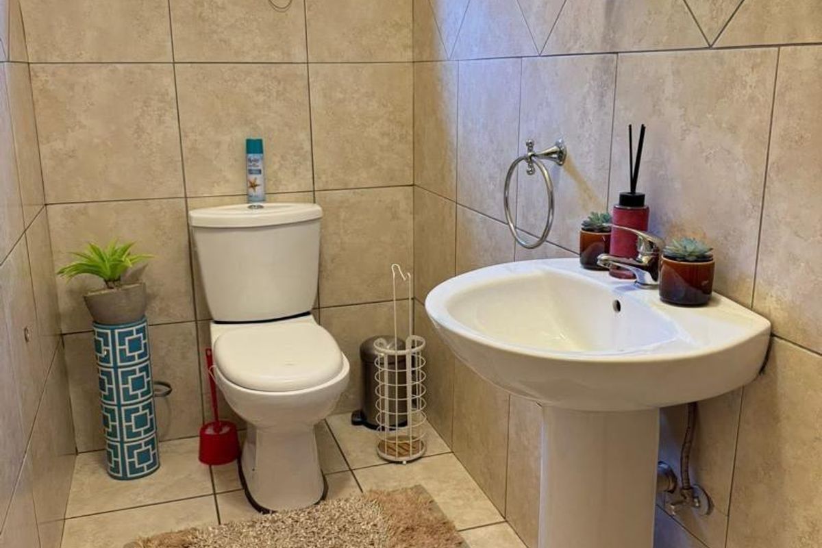 Stunning Standalone four-bedroom house for sale in Cimbebasia - Photo 3