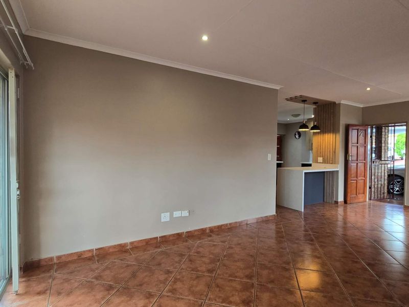 Immaculate 3 Bedroom Full Title house in popular complex in Magalieskruin - Photo 5