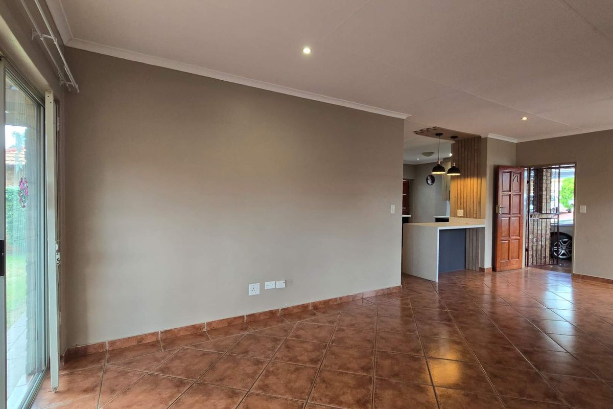 Immaculate 3 Bedroom Full Title house in popular complex in Magalieskruin - Photo 5