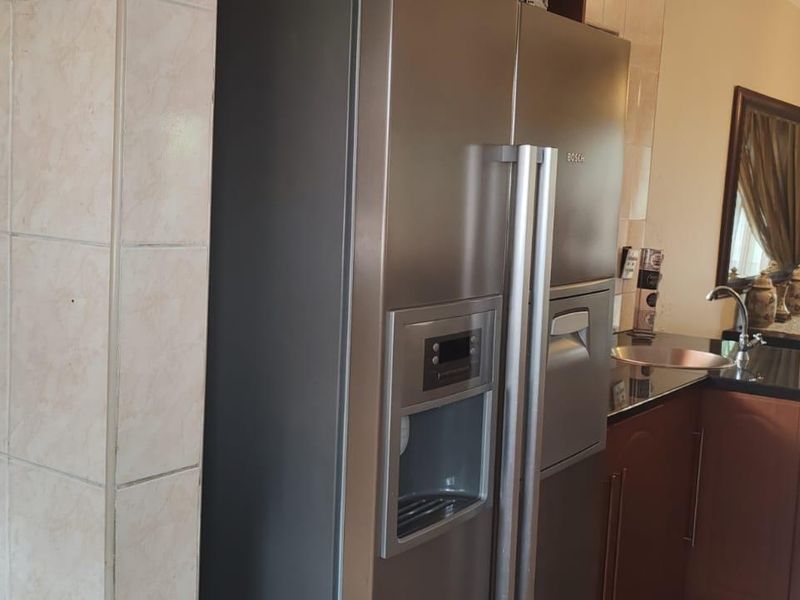 Midrand's Finest: Modern Comfort in a Serene Setting - Photo 8