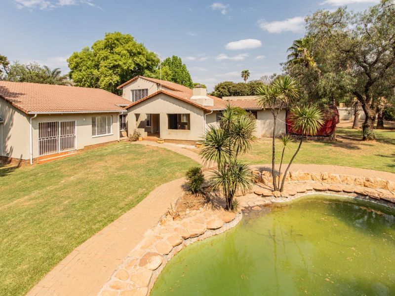 Prime location, fixer upper, lots of great exposure. Opportunity not to be missed - Photo 2