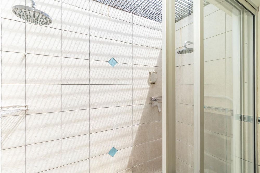 Main Bathroom En-suite - Shower