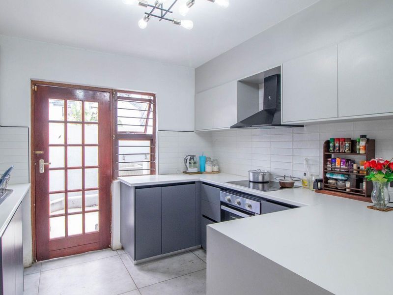 Beautiful Duplex townhouse in Lakefield Benoni - Photo 6