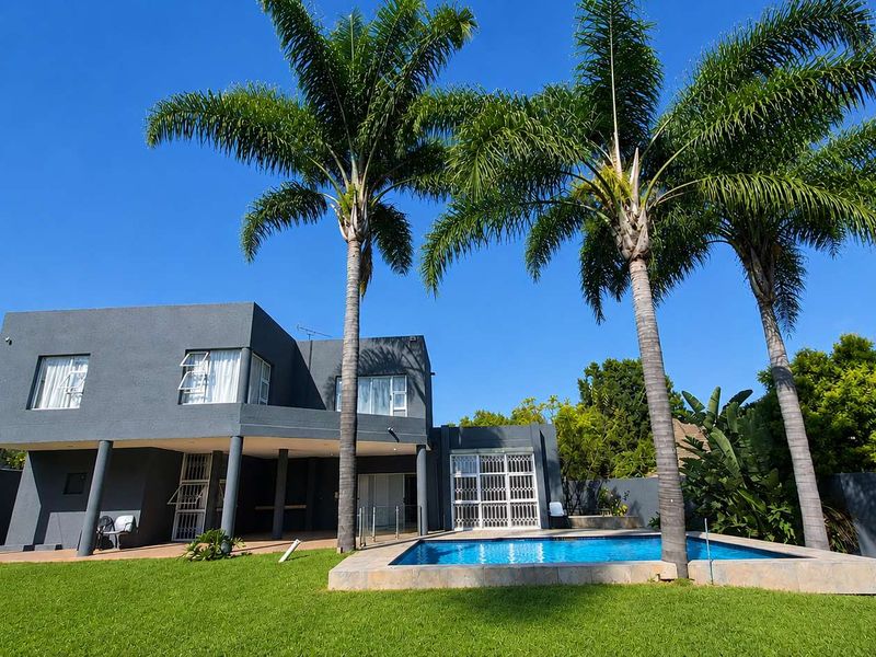 Exceptional 5 Bedroom Free Standing House in Morningside – Prime Position Near Sandton CBD | Ideal Luxury Home or Boutique Guesthouse Opportunity** - Photo 1
