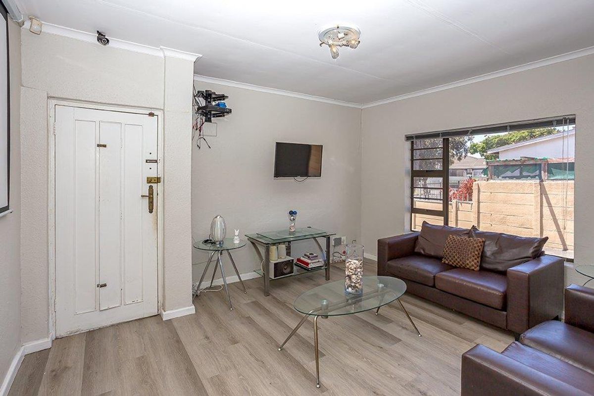 Family Home - Photo 5