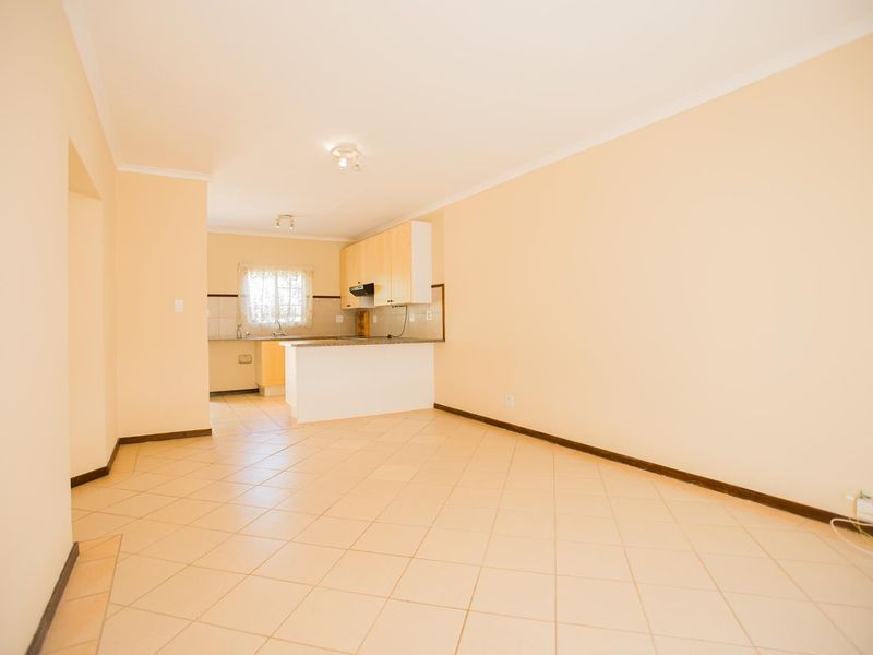 3 Bedroom Simplex with Private Garden - Photo 4