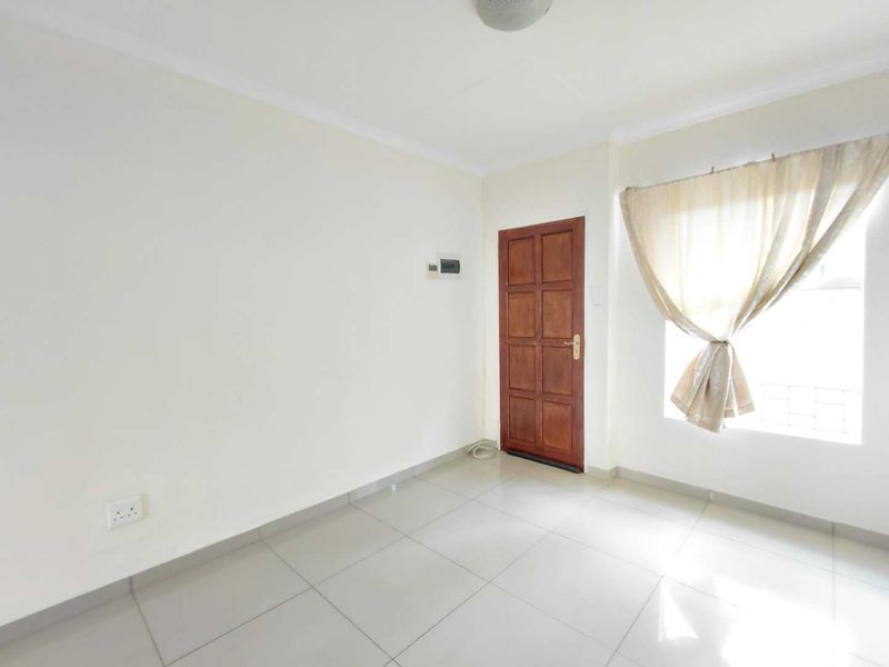 3-Bedroom 1 Bath Home in Witpoortjie - Photo 4