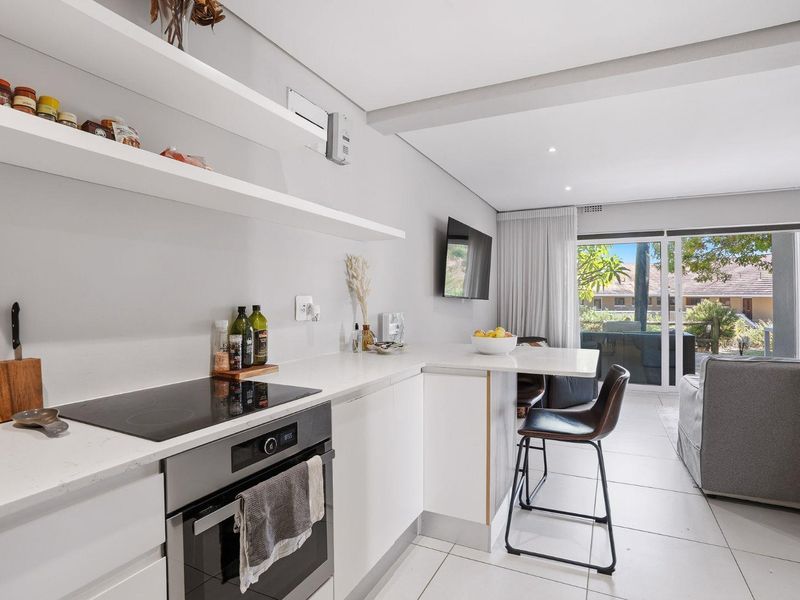 Beautifully Furnished Garden Apartment in a Peaceful Neighbourhood - Photo 6