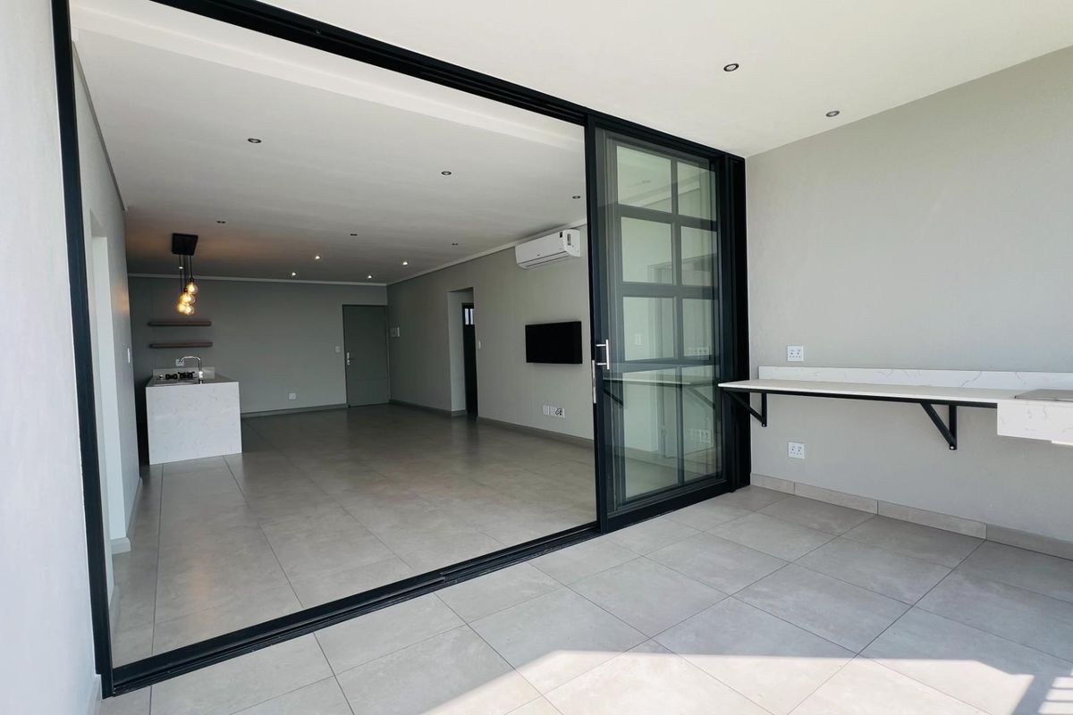 Ascend to Midstream - 3 Bedroom Luxury Apartment Available Immediately - Photo 2