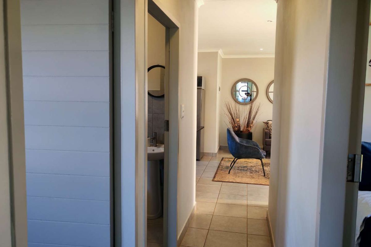 "Experience Elegance & No Transfer Fees Today!" - Photo 5