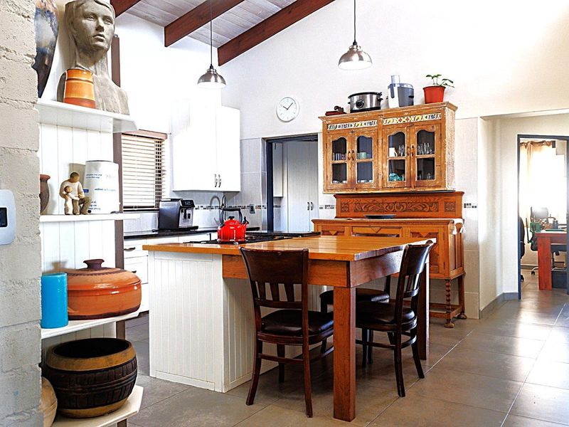 Luxurious Off-Grid Modern Farmhouse with Views & Sports Haven - Photo 6