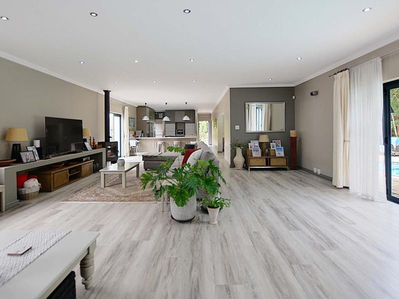 Exceptional 5-Bedroom Home with Versatile Studio in Flamingo Vlei - Photo 4