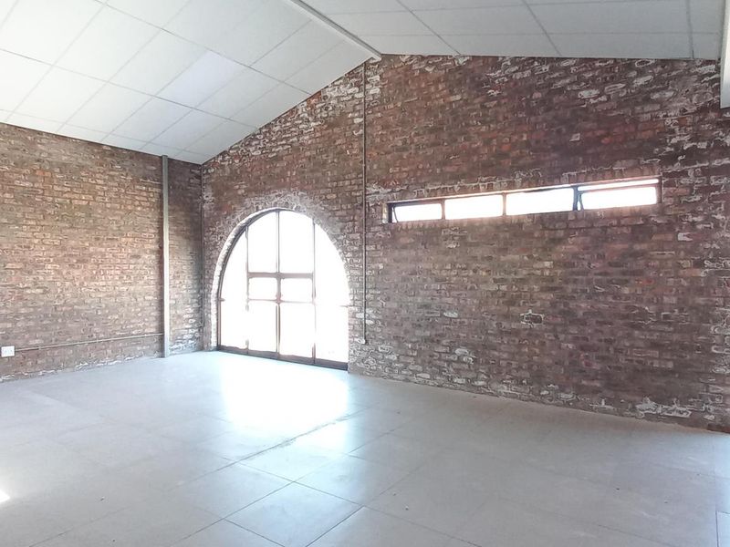 New and popular development - Double storey unit with good natural light! - Photo 7