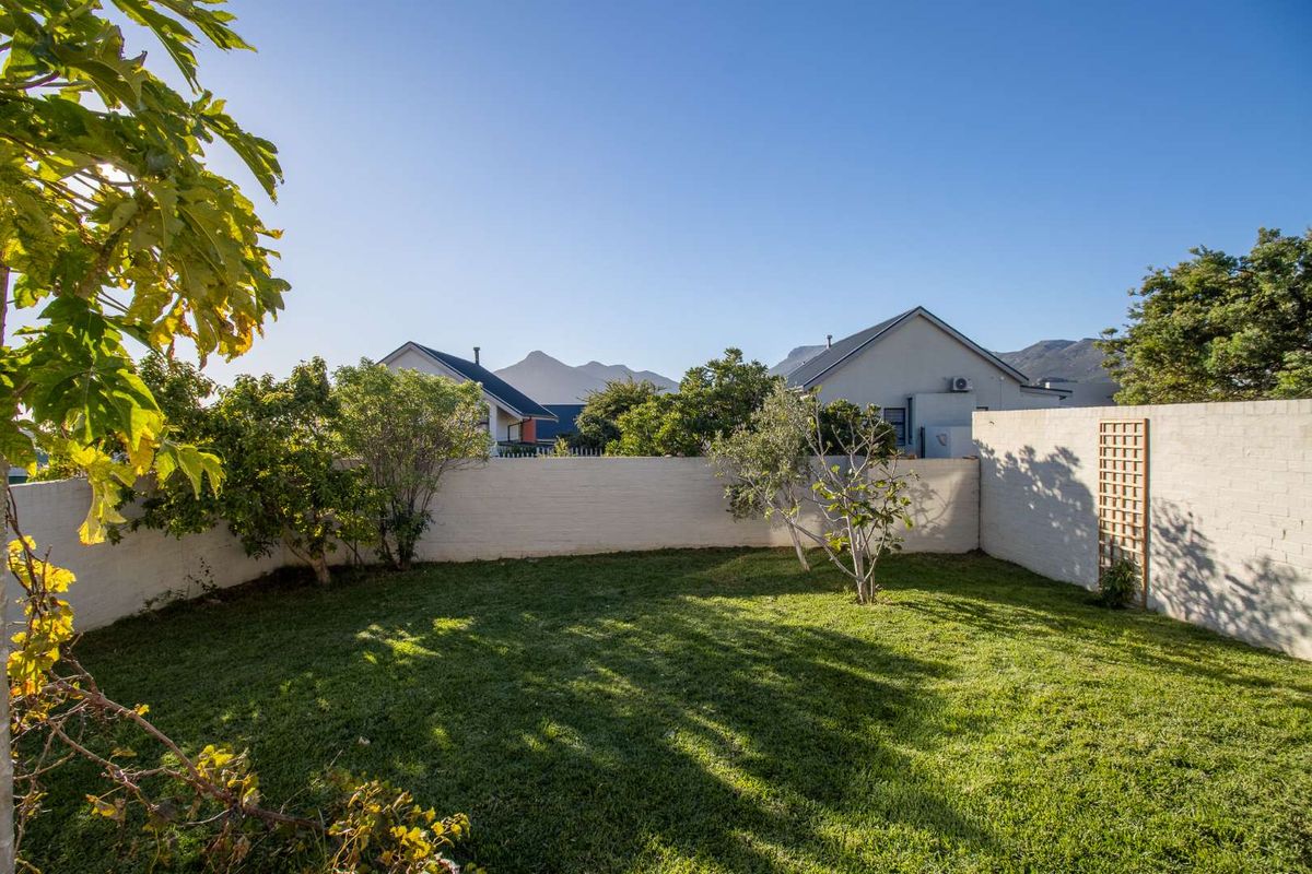 Unique Family Home in Secure Milkwood Estate - Photo 4