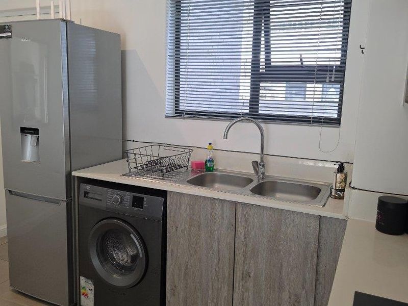 SOPHISTICATED FULLY FURNISHED 1 BED GROUND FLOOR APARTMENT IN MORNINGSIDE - Photo 10