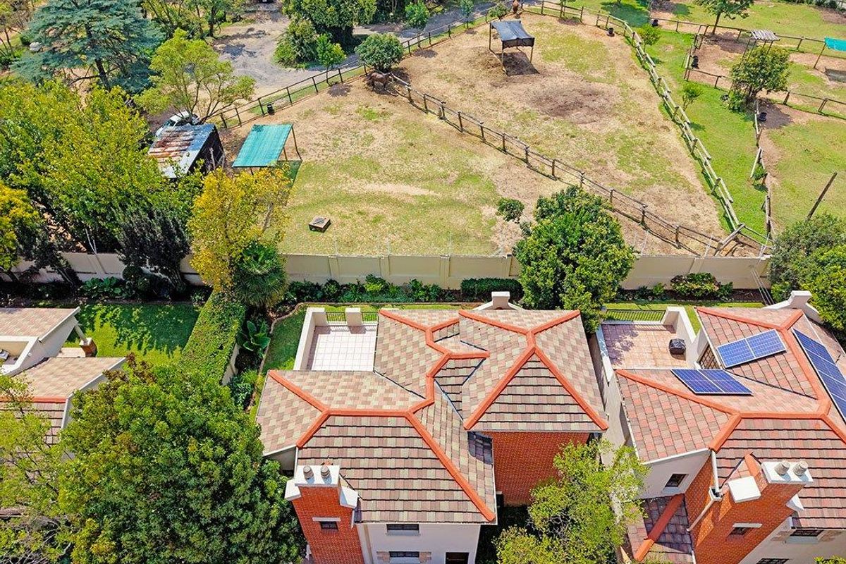 Terrific 3 Bed 2 Bath Townhouse In the Best Part of The Complex_Pet friendly with views for days - Photo 5