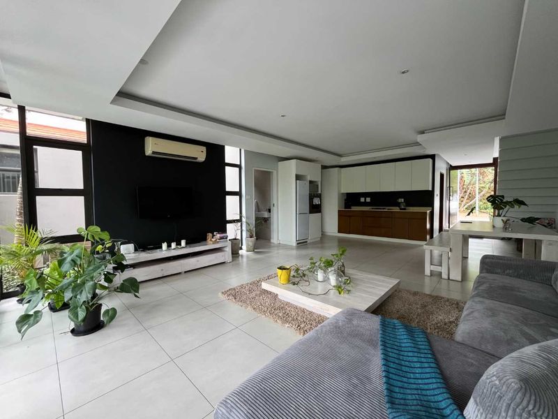 Modern, Unfurnished 3-Bedroom Duplex Apartment to Rent in Zimbali Estate - Photo 5