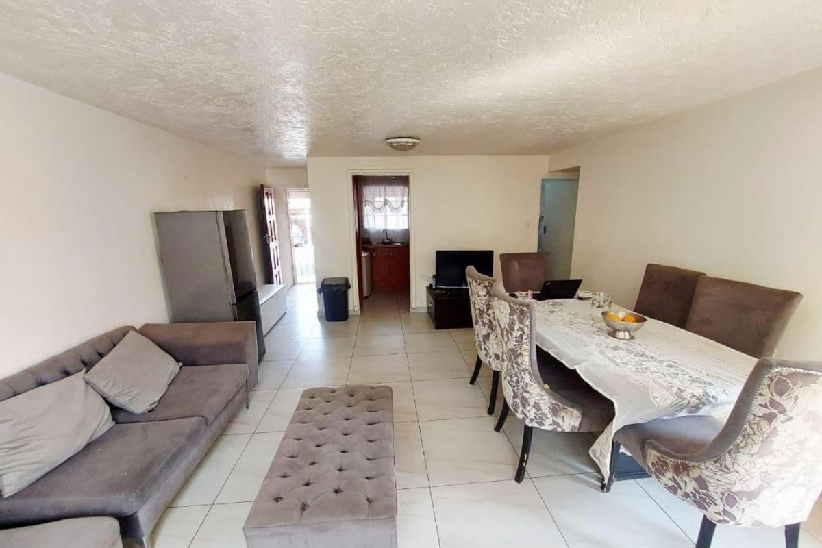 Cozy 2 Bedroom Townhouse For Sale ! - Photo 5