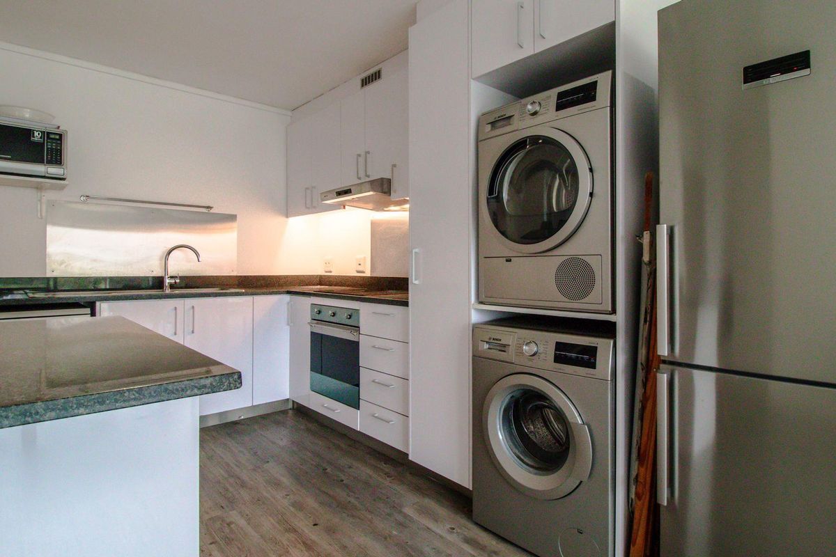 Further Reduced: Fully Furnished Investment Dream. - Photo 4