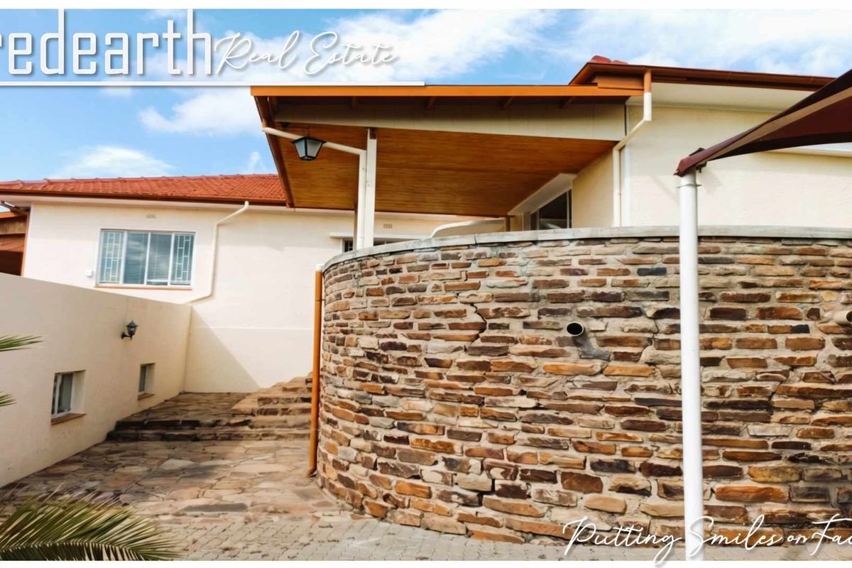 "A Versatile Rental Retreat in Klein Windhoek- Berg Street" - Photo 3
