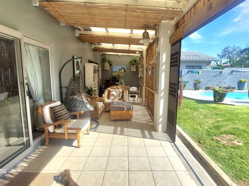 Coastal Living with Office, Flatlet & Pool for sale in Port Alfred - Photo 10