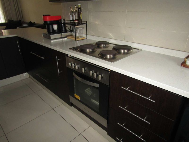 Complete Renovated 2 x bedroom 2 x bathroom Gem 2nd Floor - Photo 5