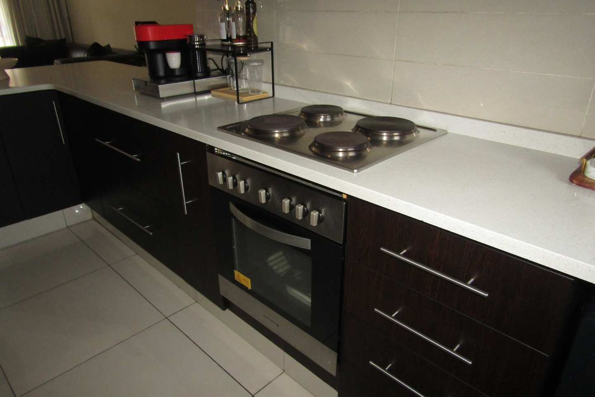 Complete Renovated 2 x bedroom 2 x bathroom Gem 2nd Floor - Photo 5